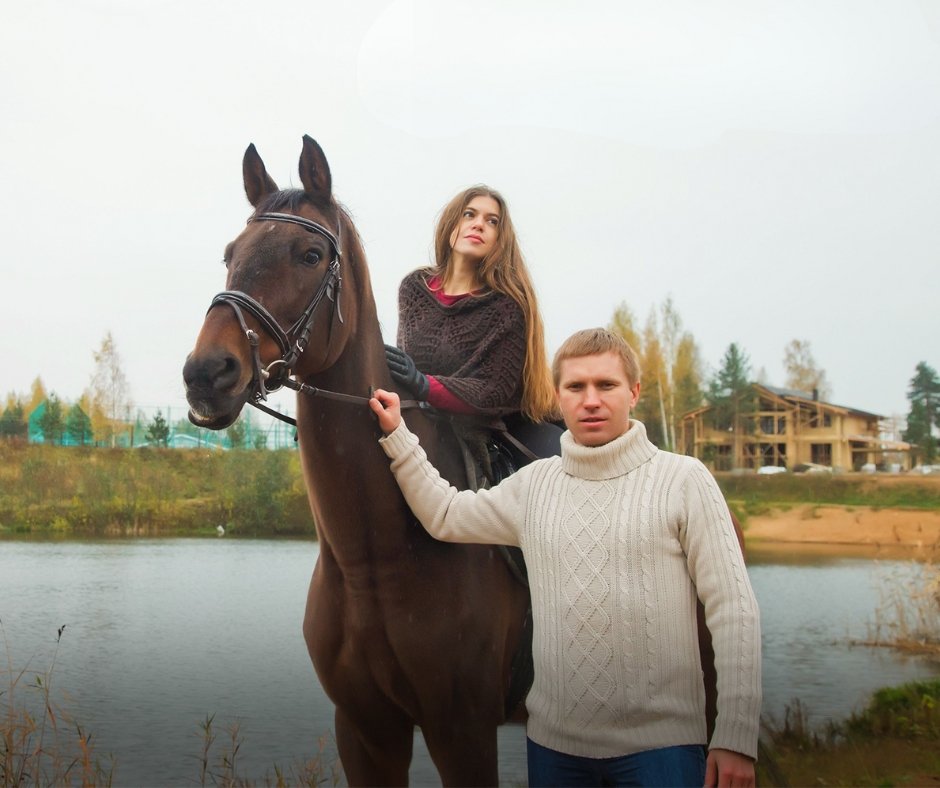 Magnetic and non-magnetic tool holders on a farrier apron